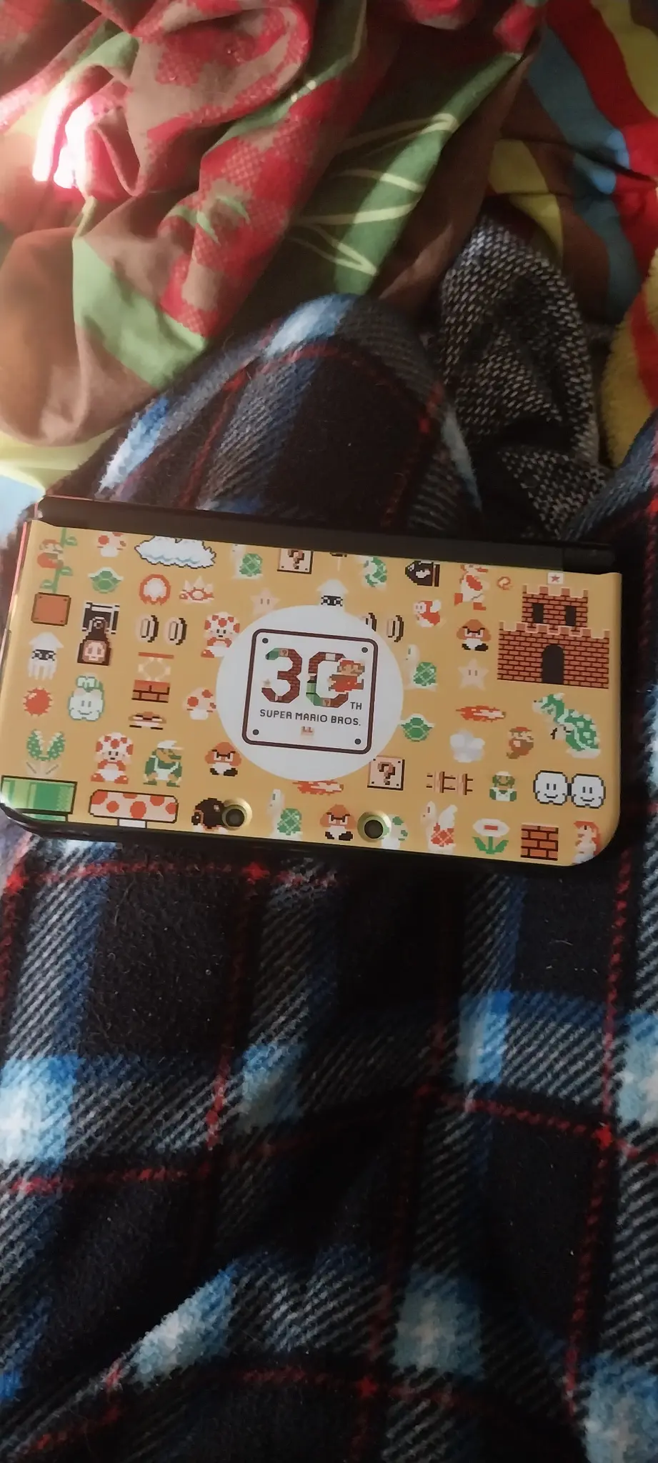 picture of a new nintendo 3ds xl with the super mario bros 30th anniversary cover